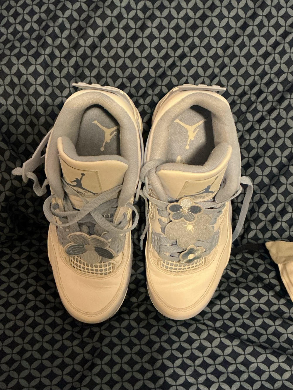 Jordan unisex Floral Accent Sneakers in Cream and Light Gray